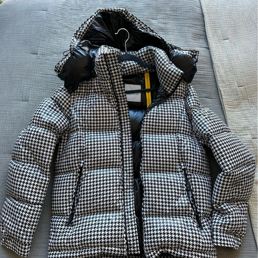 Moncler only worn a few times Genius FRGMT Hiroshi Fujiwara collection. Size M